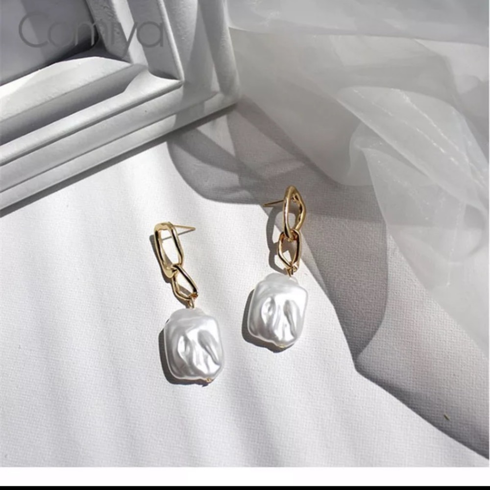 Big Baroque Imitation Pearl Earrings - Picture 2 of 6
